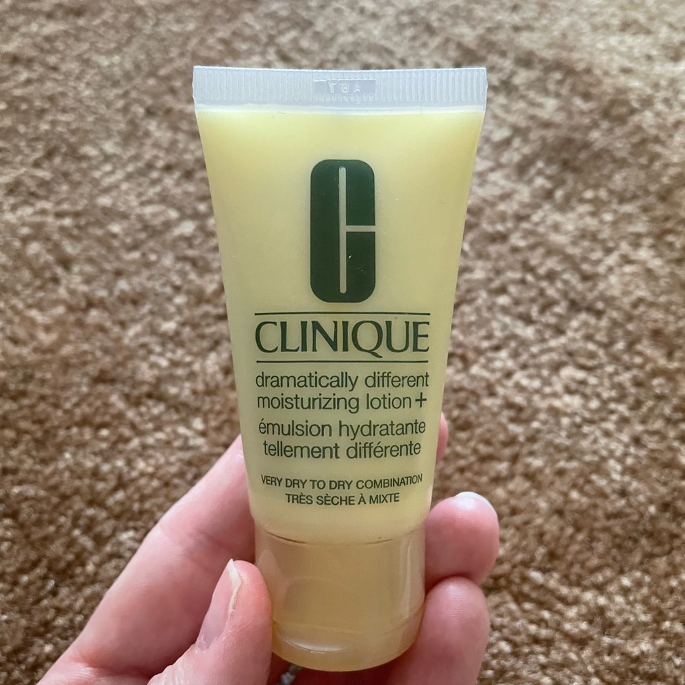 NWOT Clinique Dramatically Different Moisturizing Lotion. 1oz.